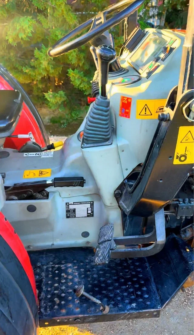 Massey Ferguson 374S