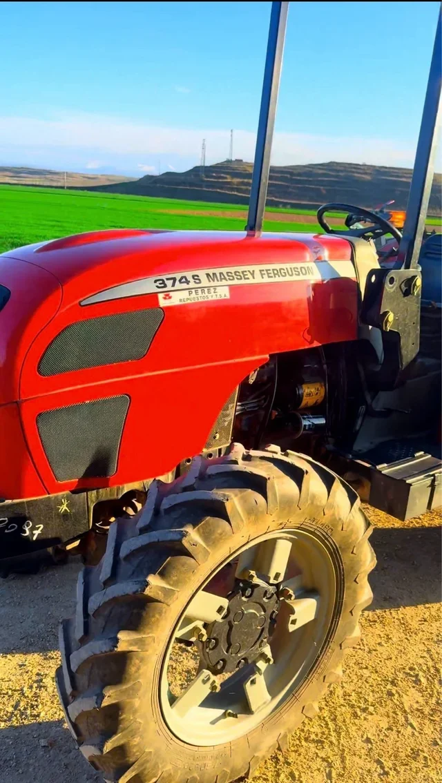 Massey Ferguson 374S
