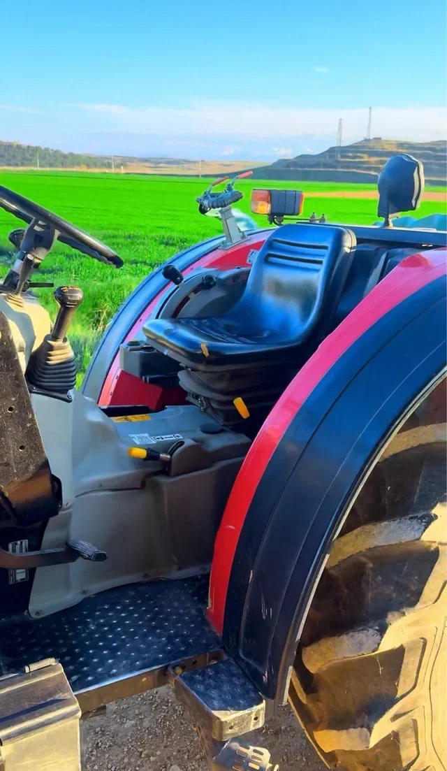Massey Ferguson 374S
