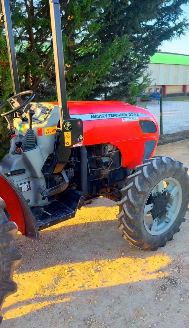 Massey Ferguson 374S